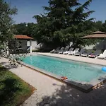 بيت للعطل Bungalow Porec *