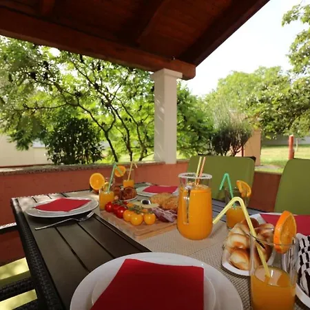 Дом отдыха Bungalow Porec *