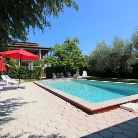 Bungalow Porec 別荘